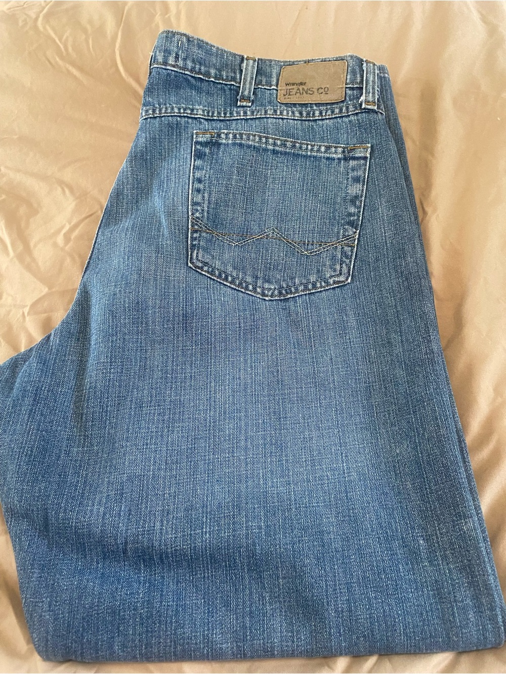 Wrangler Jeans Co.  Relaxed boot Classic Blue Denim Jeans size 38x 30 - Picture 4 of 9